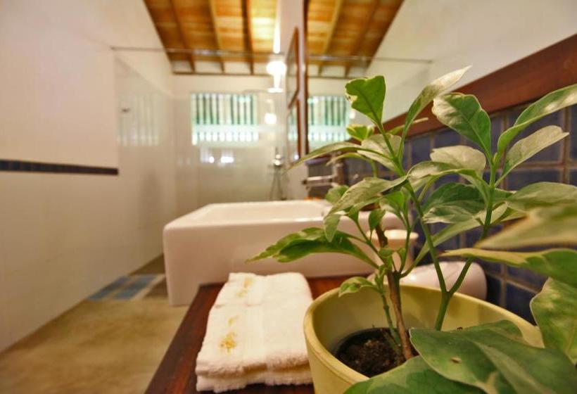 Villa Saffron Hikkaduwa