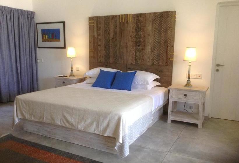 Villa Saffron Hikkaduwa