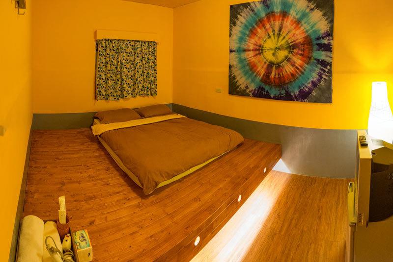 Rainbow Wave Surfing Hostel