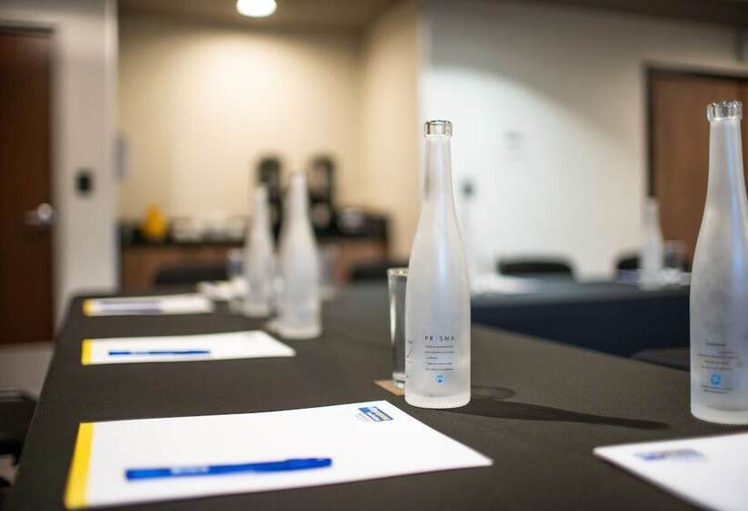 هتل City Express By Marriott Santiago Aeropuerto