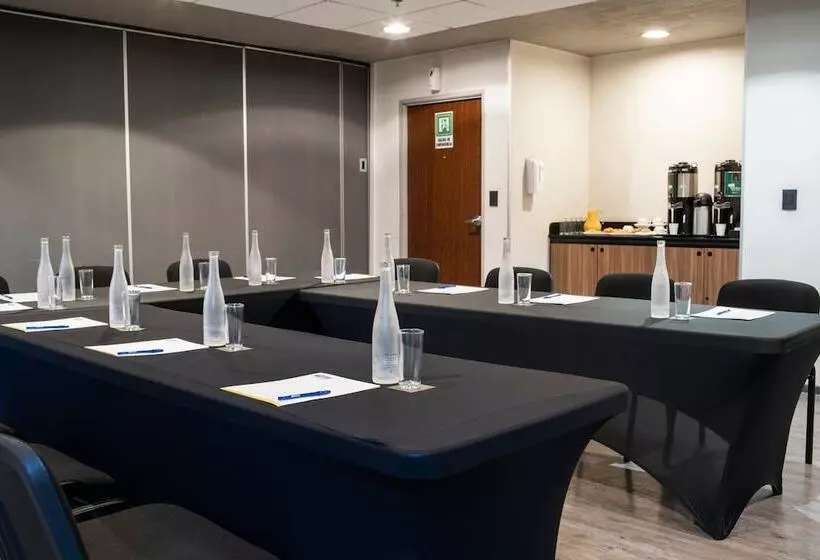 هتل City Express By Marriott Santiago Aeropuerto