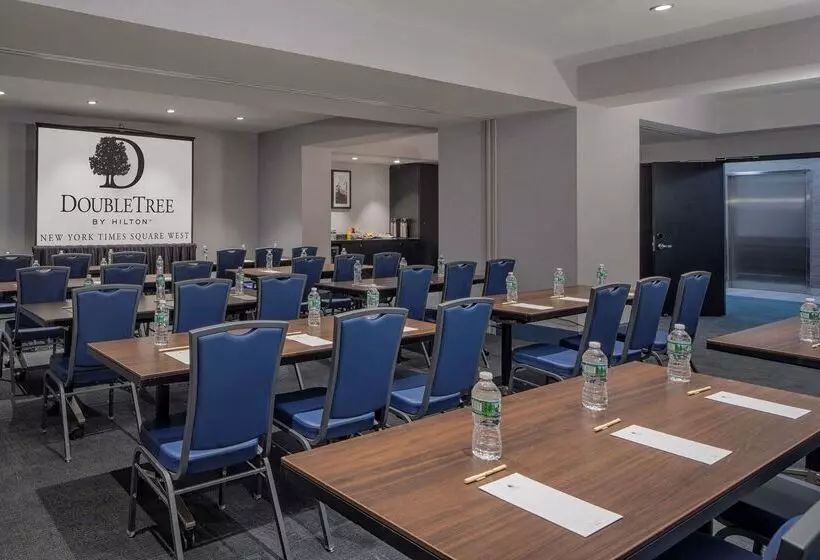 Hotelli Doubletree By Hilton  New York Times Square West