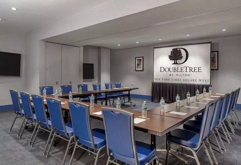 Hotelli Doubletree By Hilton  New York Times Square West