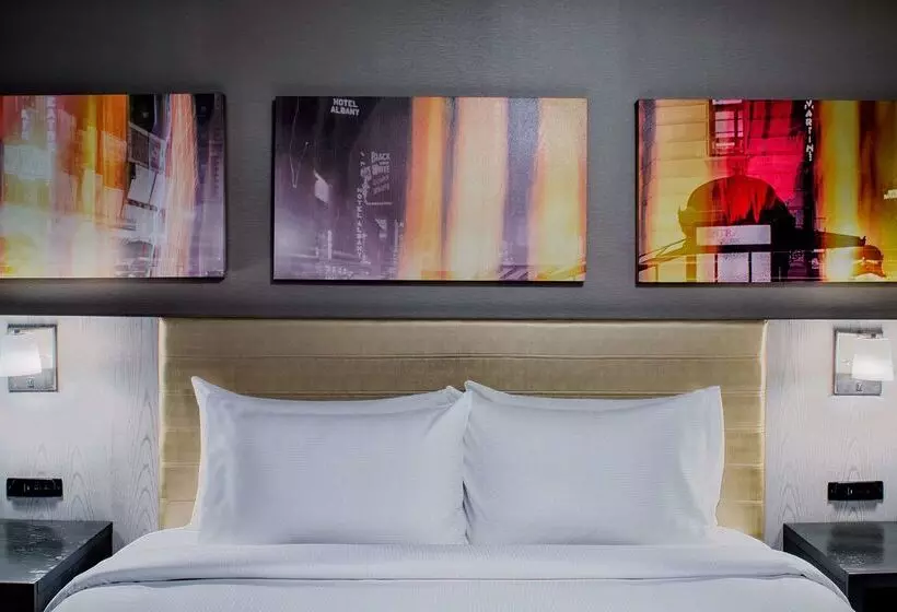 Hotelli Doubletree By Hilton  New York Times Square West