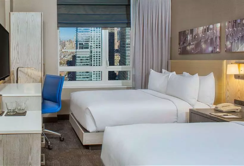 Hotelli Doubletree By Hilton  New York Times Square West