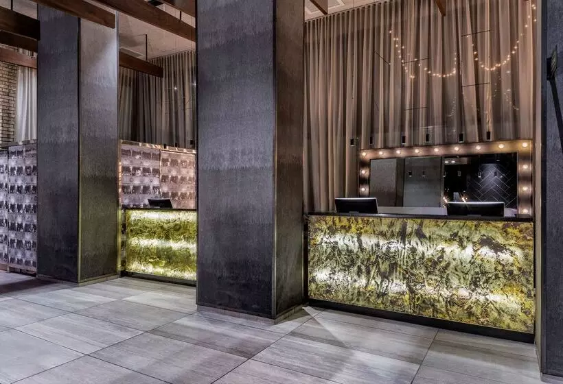 Hotelli Doubletree By Hilton  New York Times Square West