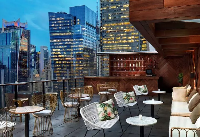 Hotelli Doubletree By Hilton  New York Times Square West
