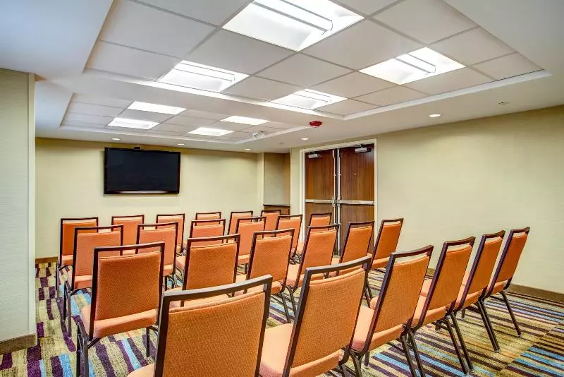 ホテル Fairfield Inn & Suites By Marriott Springfield Holyoke