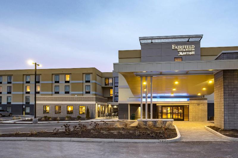 هتل Fairfield Inn & Suites By Marriott Springfield Holyoke