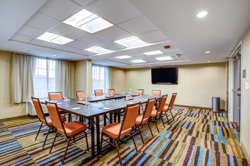 ホテル Fairfield Inn & Suites By Marriott Springfield Holyoke