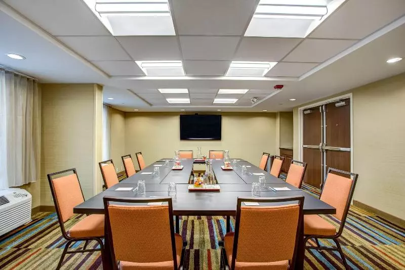 ホテル Fairfield Inn & Suites By Marriott Springfield Holyoke
