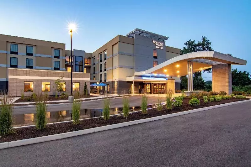 ホテル Fairfield Inn & Suites By Marriott Springfield Holyoke
