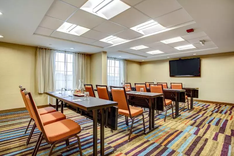 ホテル Fairfield Inn & Suites By Marriott Springfield Holyoke