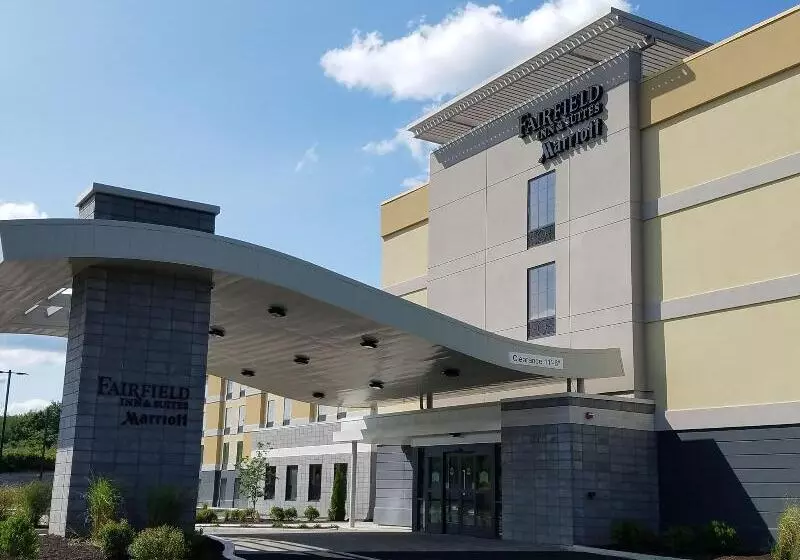 ホテル Fairfield Inn & Suites By Marriott Springfield Holyoke