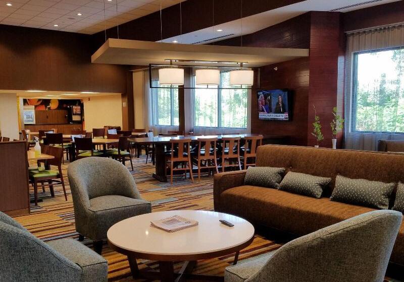 هتل Fairfield Inn & Suites By Marriott Springfield Holyoke