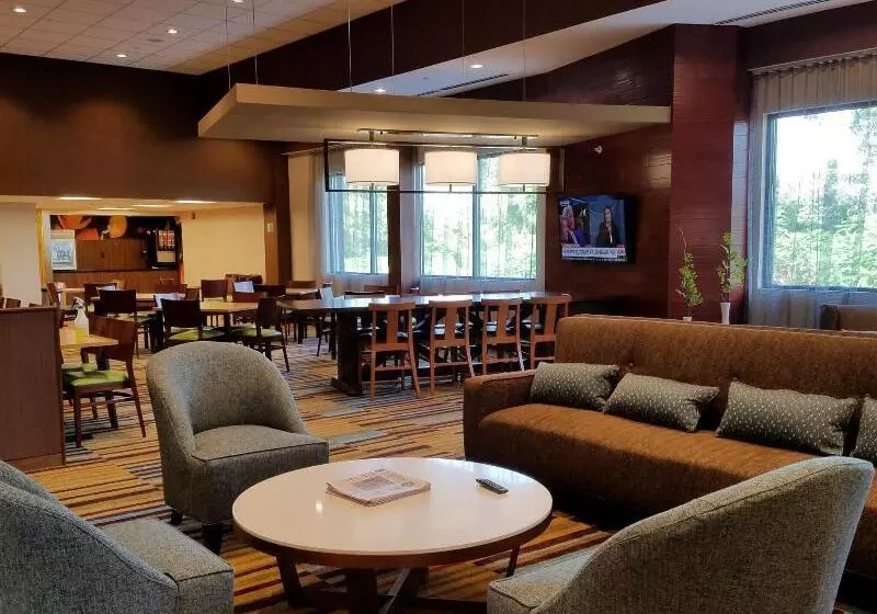 ホテル Fairfield Inn & Suites By Marriott Springfield Holyoke