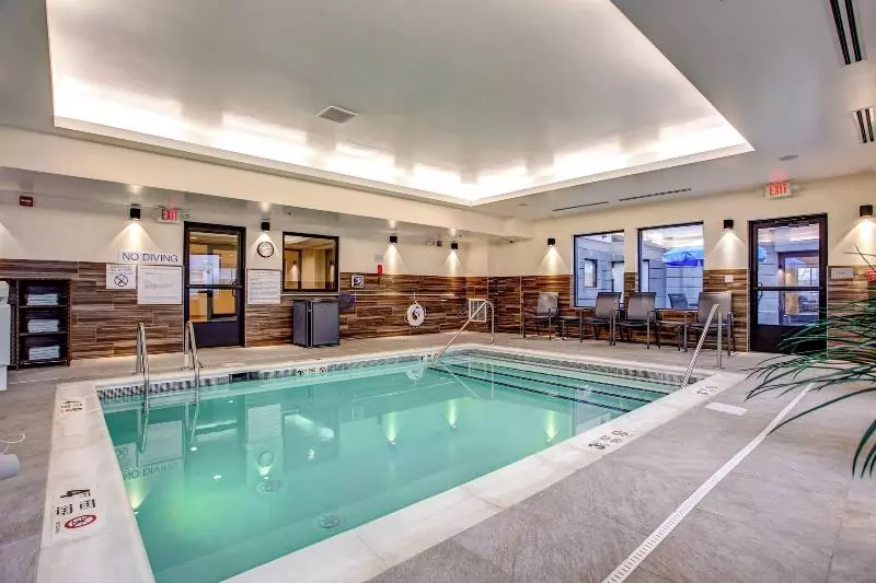 ホテル Fairfield Inn & Suites By Marriott Springfield Holyoke