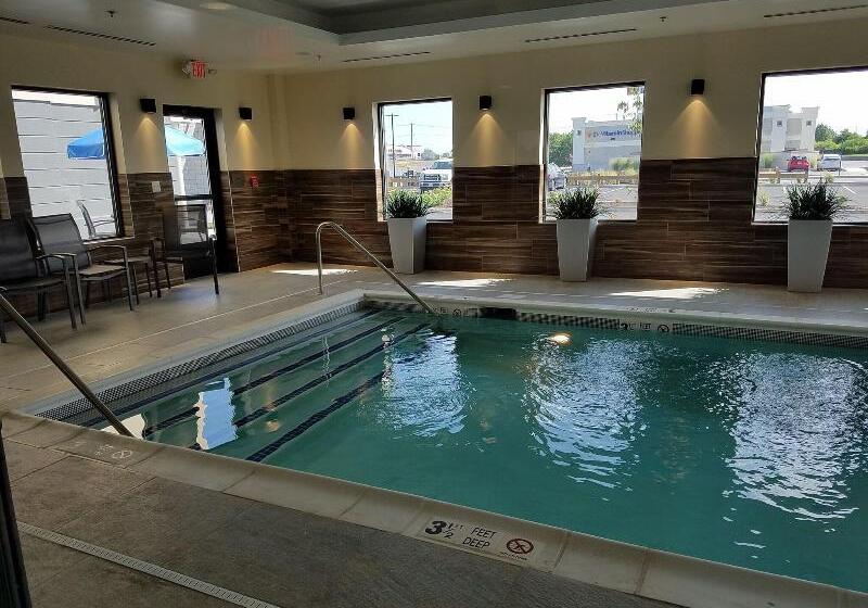 هتل Fairfield Inn & Suites By Marriott Springfield Holyoke