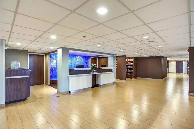 ホテル Fairfield Inn & Suites By Marriott Springfield Holyoke