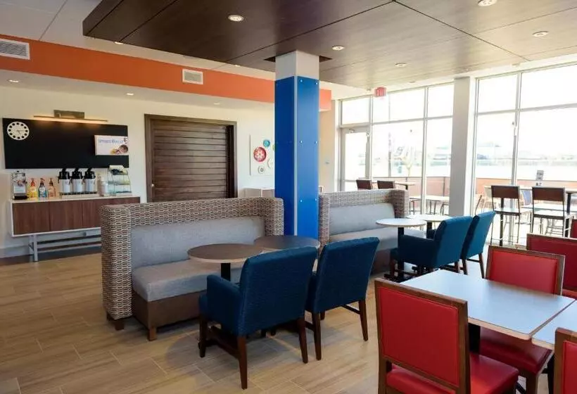 ホテル Holiday Inn Express & Suites Mckinney   Frisco East, An Ihg