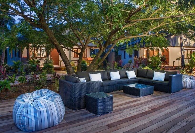 בית מלון כפרי Paradise Cove Resort