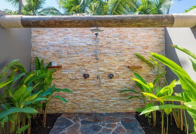 בית מלון כפרי Paradise Cove Resort