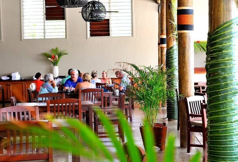 בית מלון כפרי Paradise Cove Resort