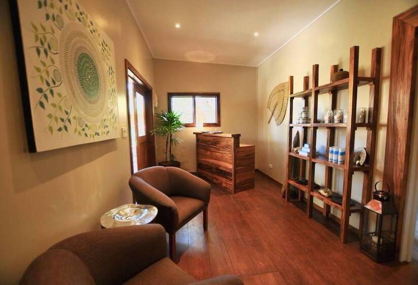 בית מלון כפרי Paradise Cove Resort