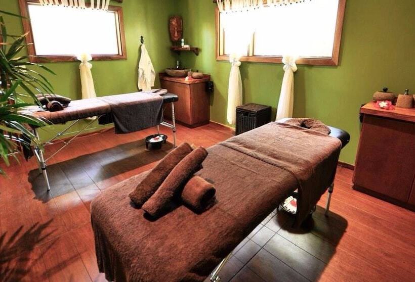 בית מלון כפרי Paradise Cove Resort