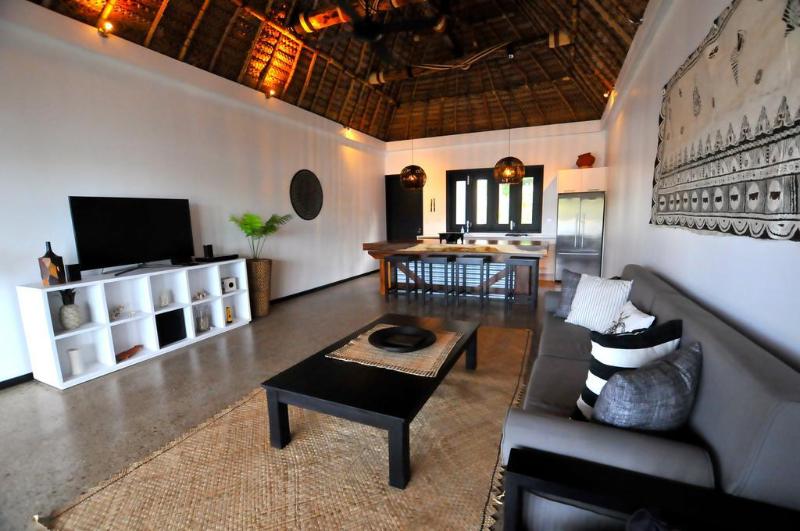 בית מלון כפרי Paradise Cove Resort