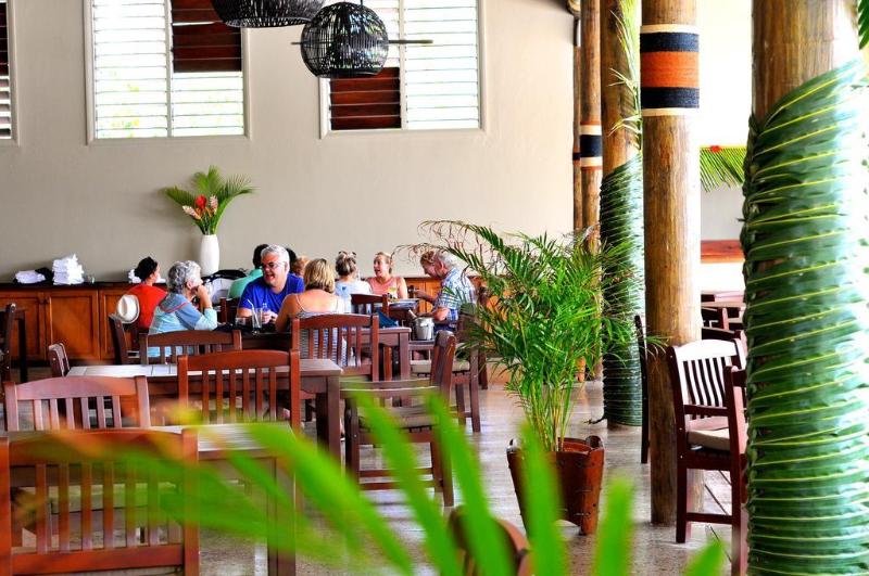 בית מלון כפרי Paradise Cove Resort