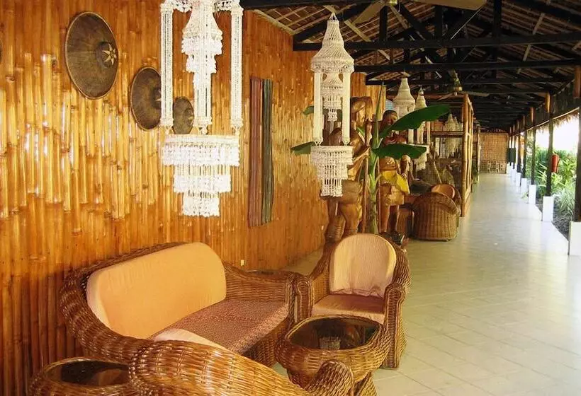 ホテル Whispering Palms Island Resort