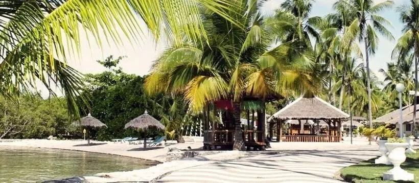 ホテル Whispering Palms Island Resort