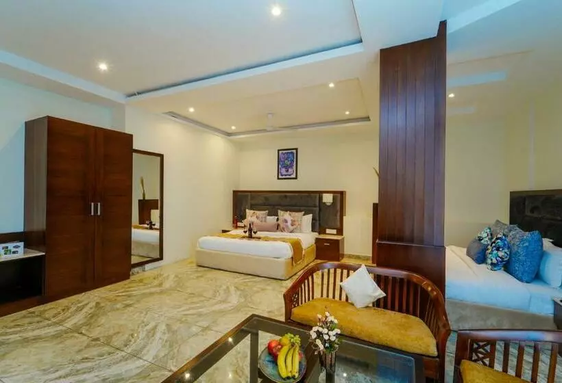 ホテル Montrose Kasauli !! Balcony Rooms !! Terrace !! Restaurant !! Spa