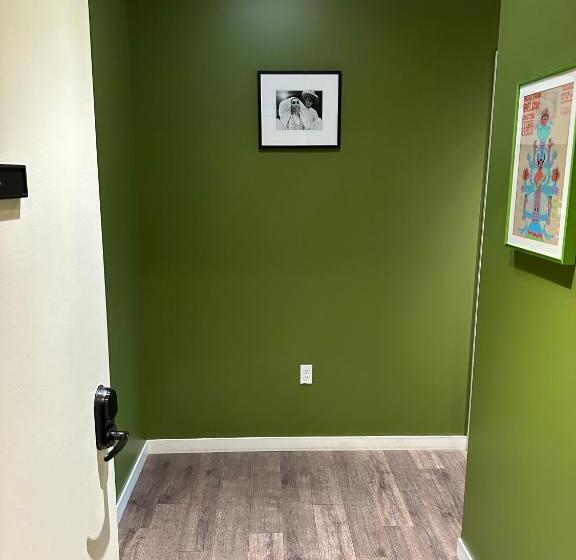 호텔 Violetsuitespdx