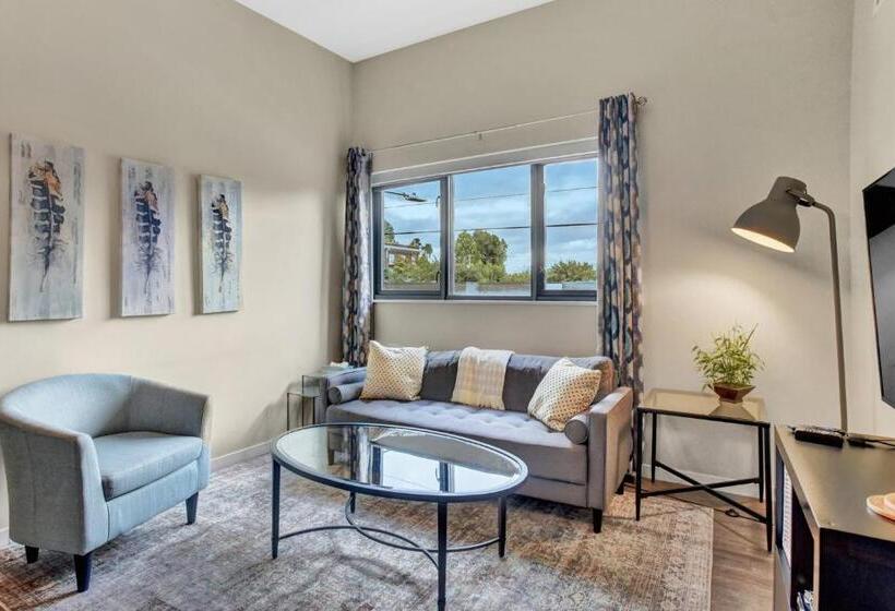 호텔 Violetsuitespdx