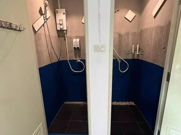 Comfy Crib Hostel