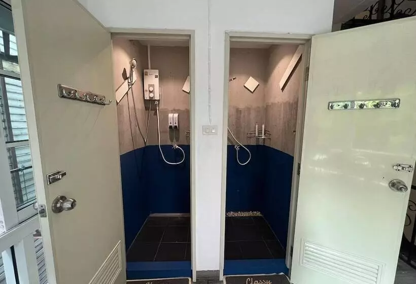 Comfy Crib Hostel