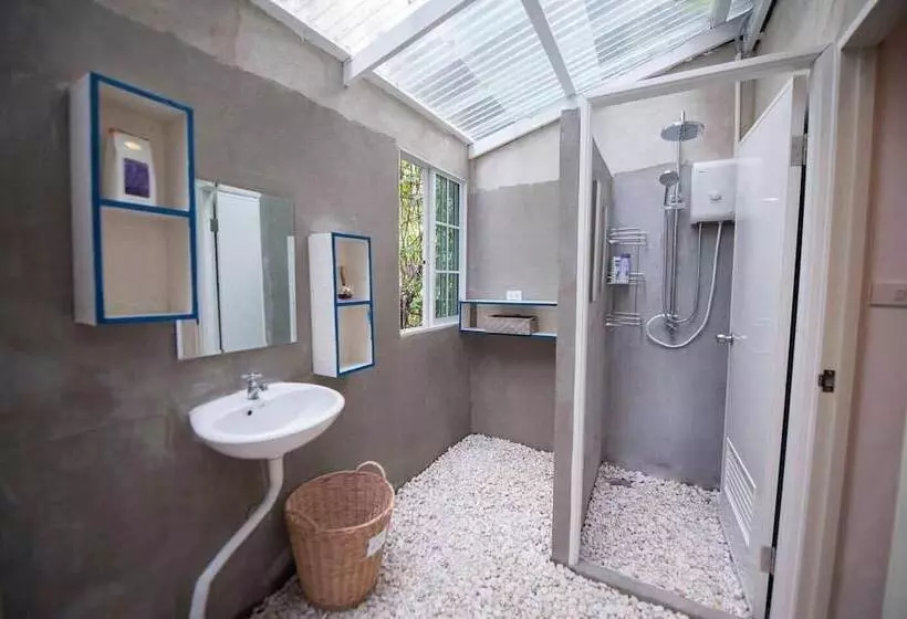Comfy Crib Hostel