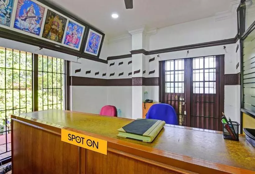 ホテル Spot On Vinayaka Tourist Home