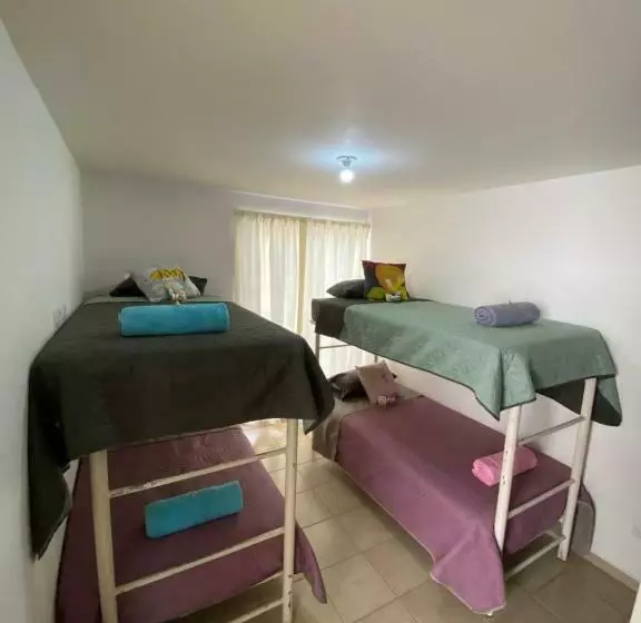 ユースホステル Hostal Las Maravillas