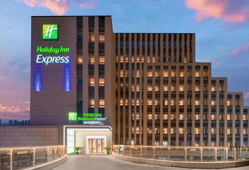 Отель Holiday Inn Express Suzhou Shihu University Town