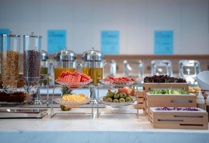 Отель Holiday Inn Express Suzhou Shihu University Town