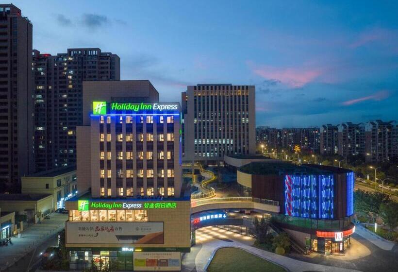 Отель Holiday Inn Express Suzhou Shihu University Town