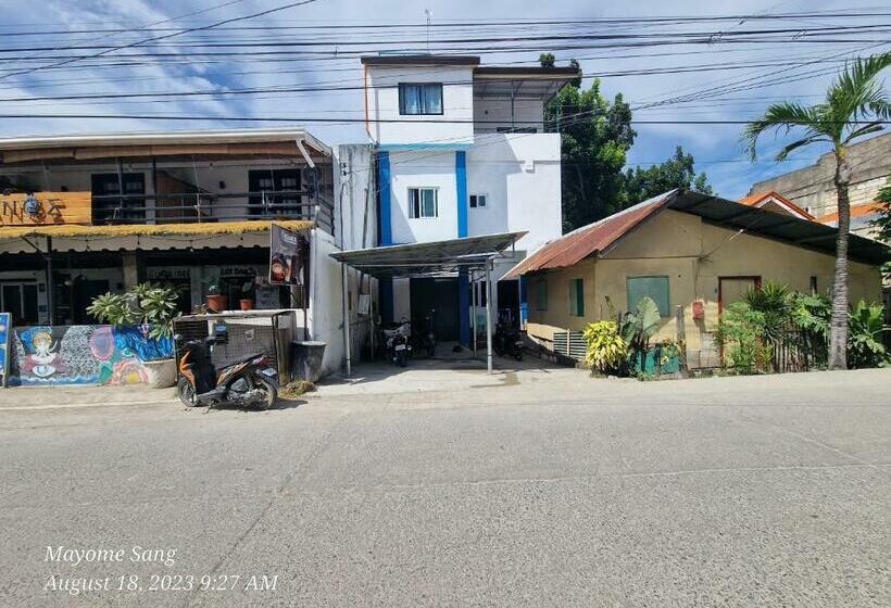 ユースホステル Mayome Tourist Inn   Moalboal