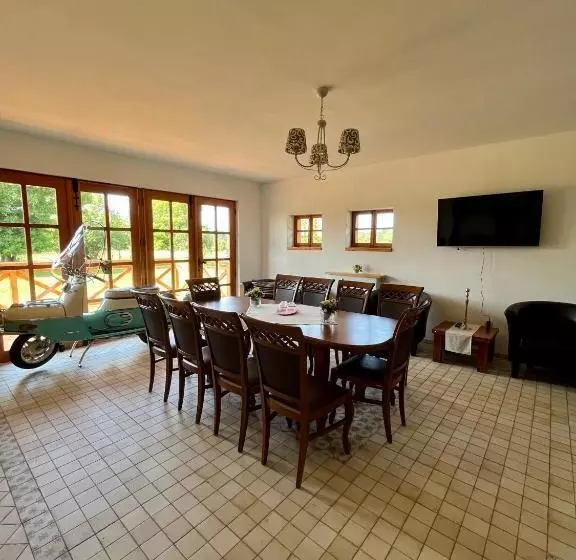 ユースホステル Zámeček   Chateau Lány   Depandance Stroodel