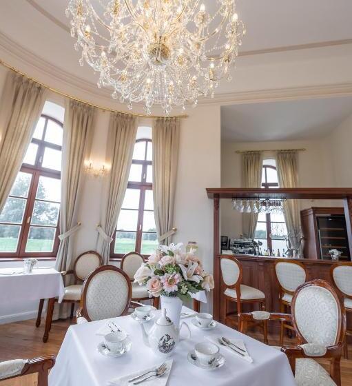 Szálló Zámeček Chateau Lány Depandance Stroodel