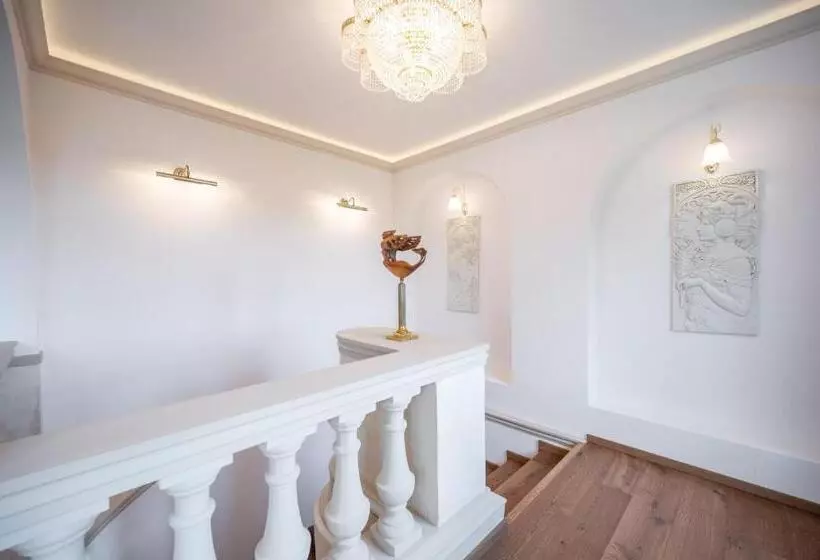 ユースホステル Zámeček   Chateau Lány   Depandance Stroodel