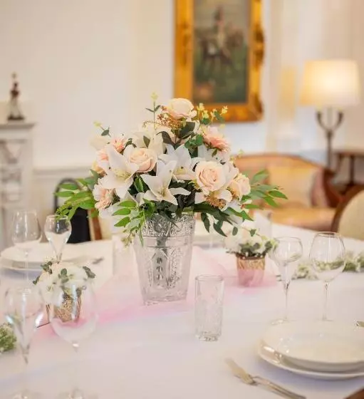 ユースホステル Zámeček   Chateau Lány   Depandance Stroodel