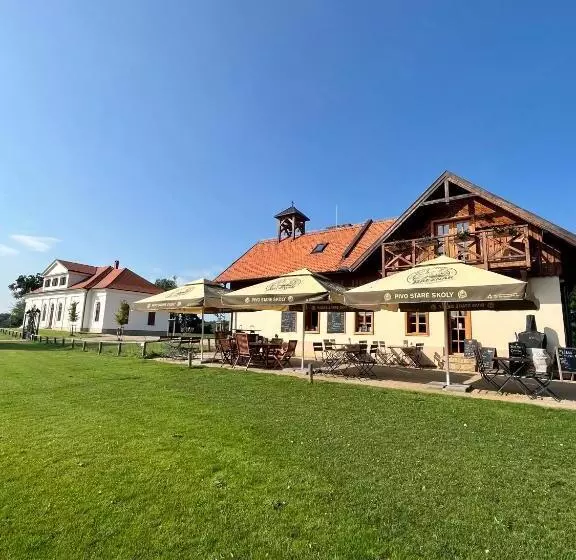 ユースホステル Zámeček   Chateau Lány   Depandance Stroodel